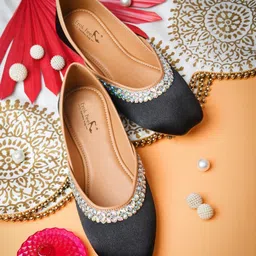 Froh Feet Women Embellished Ethnic Mojaris Flats-image-89