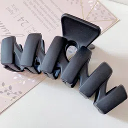 DIVASTRI Women Set of 3 Wavy Matte Finish Hair Claw Clips image 4