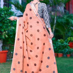 Celeb Styles Floral Printed Saree image 3