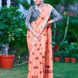 Celeb Styles Floral Printed Saree image 4