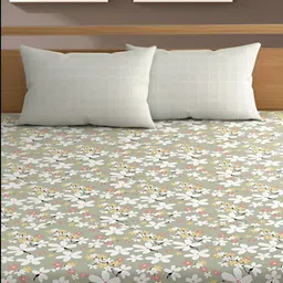 Bajo's Green & White Floral 350 TC Cotton King Bedsheet With 2 Pillow Covers image 2