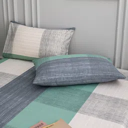 JC HOME Green & Off White Geometric 200 TC King Bedsheet with 2 Pillow Covers image 5