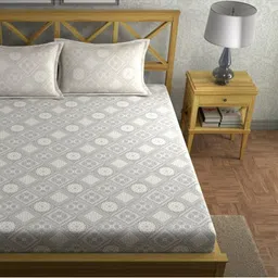 UrbanArts Grey & White Geometric King Bedsheet with 2 Pillow Covers image 3