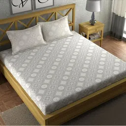 UrbanArts Grey & White Geometric King Bedsheet with 2 Pillow Covers image 5