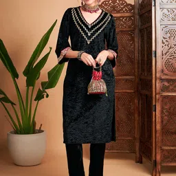 Shae by SASSAFRAS Embroidered Yoke Design Thread Work Straight Velvet Kurta image 1