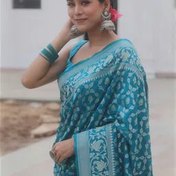 Peachmode Floral Printed Art Silk Saree image 3