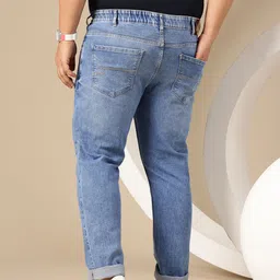 Sztori Men Plus Size Slim Fit Mid-Rise Mildly Distressed Light Fade Stretchable Jeans image 5