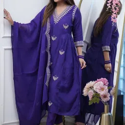 Sitanjali Floral Embroidered Thread Work Chanderi Cotton Kurta with Trousers & Dupatta image 5