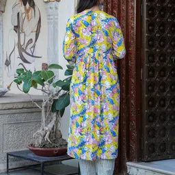 SINGNI Women Floral Printed Regular Pure Cotton Kurta with Trousers & With Dupatta image 5