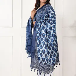 URBAN KANYA Selection Of 2 Floral Printed Pure Silk Dupattas image 5