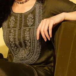 SHREE LAXMINARAYAN EXPORT Floral Yoke Design Thread Work Kurta With Sharara & Dupatta image 3