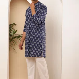 MULTI SHADES Men Regular Pure Cotton Kurta with Pyjamas image 4