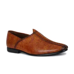 OCIO Men Textured Slip-On Lightweight Sneakers image 5