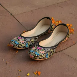 SZN Women Mojaris Flats image 2