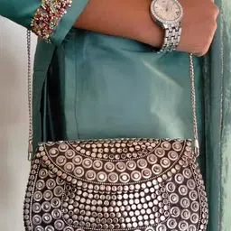 SHAKUNTLA VINTAGE Multicolor Clutch image 3