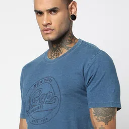 GAP Men Typography Printed T-shirt image 4