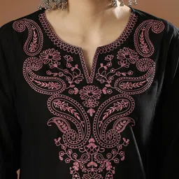 STYLEBAAZI Women Ethnic Motifs Embroidered Regular Thread Work Pure Cotton Kurta with Trousers & With Dupatta image 4