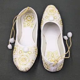 hyon zirmer Jutis For Women image 3