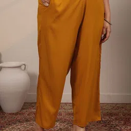 EXTRA LOVE BY LIBAS Women Bandhani Printed Kurta with Trousers & Dupatta image 5