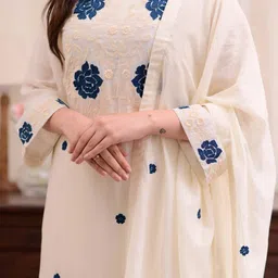 rinaaz Women Viscose Rayon Kurta Pant Dupatta Set image 3