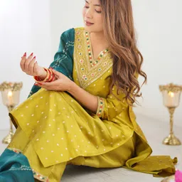 skylee Women Jacquard, Silk Blend Kurta Pant Dupatta Set-picture-12