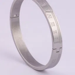 The Pari Men Silver-Plated Kada Bracelet image 2