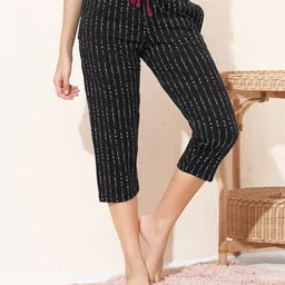 Women Black Capri-image-0