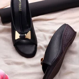 trase Women Wedges Sandal image 1