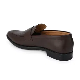 INVICTUS Men Textured Round Toe Formal Loafers image 2