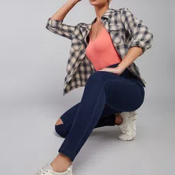 The Roadster Lifestyle Co No Fade Skinny Fit Stretchable Jeans image 5