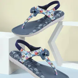 walkaroo Women Flats Sandal-picture-15