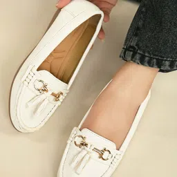 xe looks Loafers For Women image 3