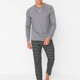 Trendyol Men Charcoal & Black Checked Nightsuit image 4