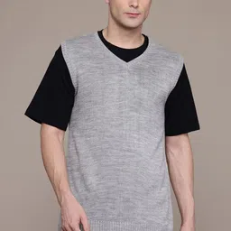 roadster Men Solid V Neck Grey Sweater-picture-23