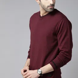 roadster Men Solid V Neck Maroon Sweater-picture-19