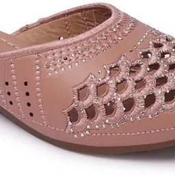 shokiya Women Bellies Sandal image 4