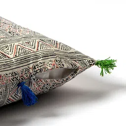 Contrast Living Off White & Black 4 Pieces Geometric Printed Cotton Square Cushion Covers image 3