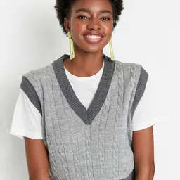 Trendyol Women Grey Cable Knit Crop Sweater Vest-picture-12