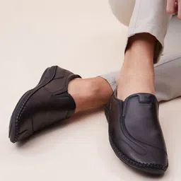 Hitz Men Textured Leather Lightweight Slip-On Sneakers-image-26