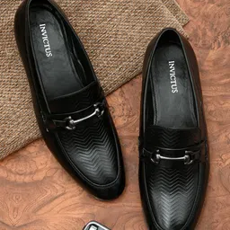 INVICTUS Men Black Textured Loafers-image-8