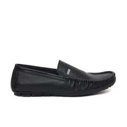 Zoom Shoes Men Textured Lightweight Leather Loafers image 4