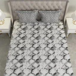 GM Grey & White Abstract 144 TC Cotton 1 Super Queen Bedsheet with 2 Pillow Covers image 3