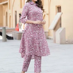 Shrivani Floral Printed Shirt Collar Three-Quarter Sleeves Pure Cotton Kurta with Trousers image 3