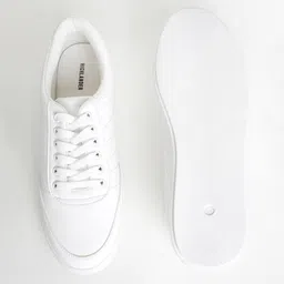 HIGHLANDER Men White Solid Sneakers image 3