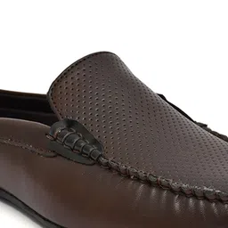 IVRAH Men Textured Round Toe Formal Loafers image 4