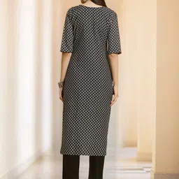 7Threads Women Ethnic Motifs Printed Regular Kurta with Trousers image 2