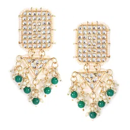 Anouk Gold-Plated White Kundan studded & Green Pearls Maang Tikka & Earring Set image 3