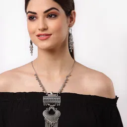 Arrabi Oxidised Metallic-Toned Ghungaroo Jewellery Set image 2