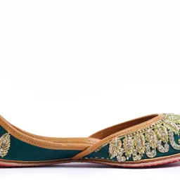 ravis Handmade Punjabi Embridered Jutis For Women image 4