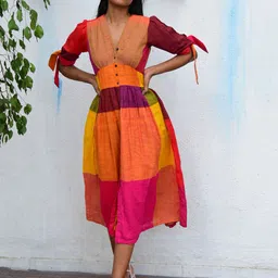 Chidiyaa V-Neck Fit & Flare Midi Dress-picture-32